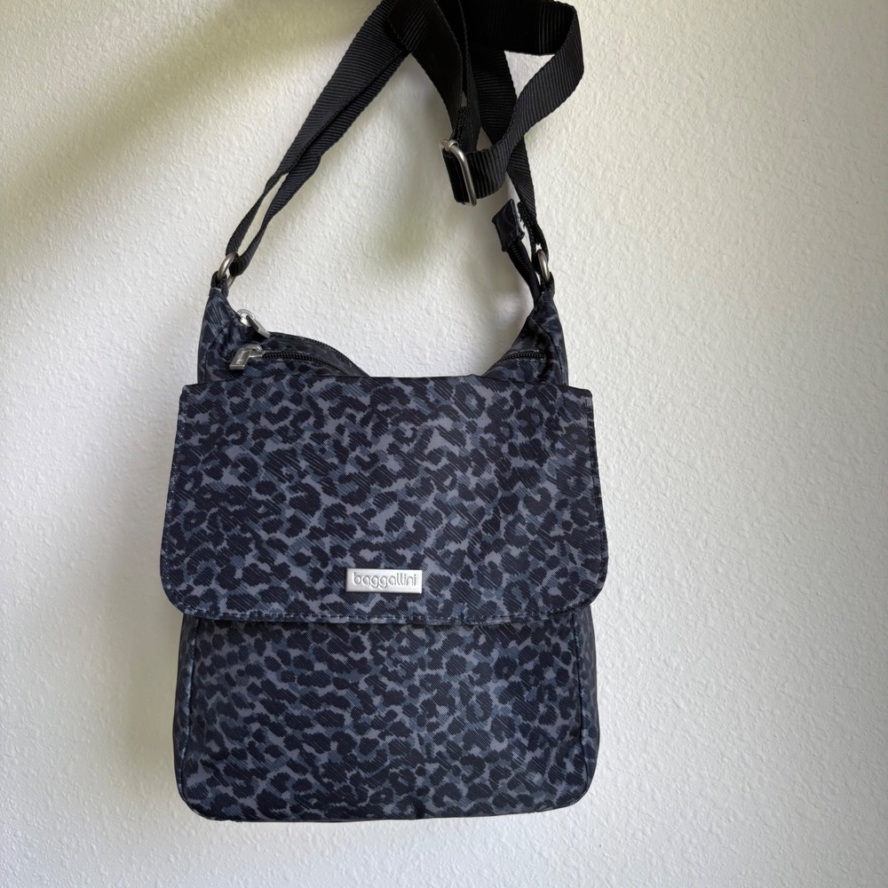 Baggallini Cheetah Print Crossbody Travel Messenger Purse